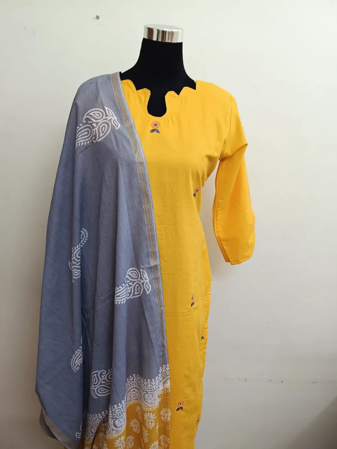 Sunflower embroidery kurti with dupatta