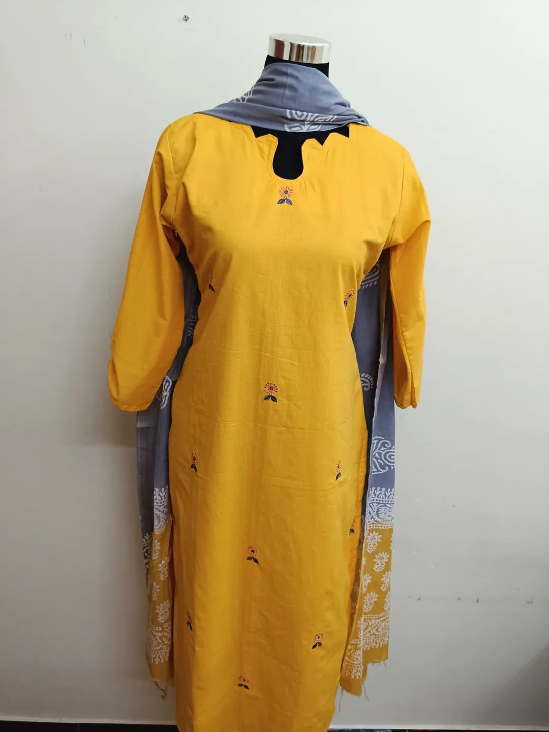 Sunflower embroidery kurti with dupatta